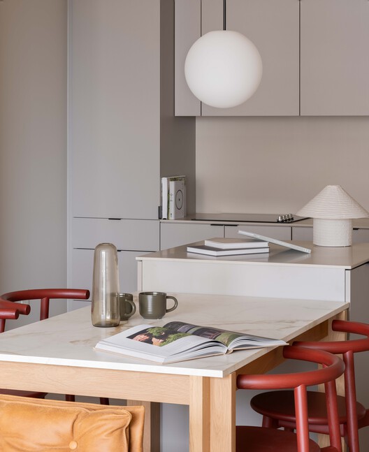 Kaye Residences / Grzywinski+Pons - Interior Photography, Wood, Table, Lighting, Chair, Countertop