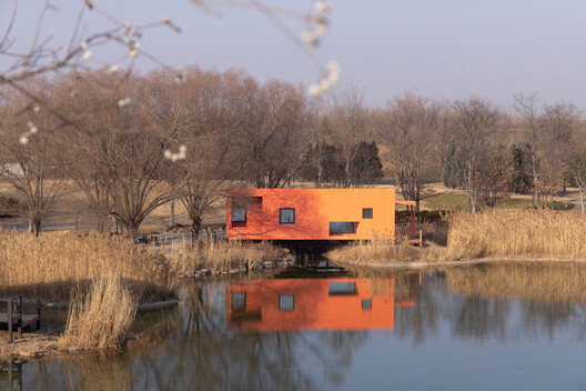 Red Bridge Cabin / Wiki World + Advanced Architecture Lab - Exterior Photography, Waterfront