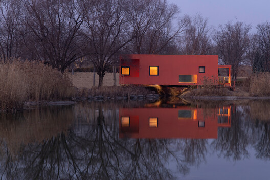 Red Bridge Cabin / Wiki World + Advanced Architecture Lab - Exterior Photography
