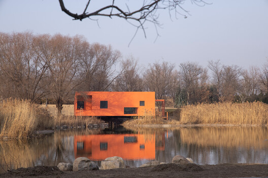 Red Bridge Cabin / Wiki World + Advanced Architecture Lab - Exterior Photography, Waterfront