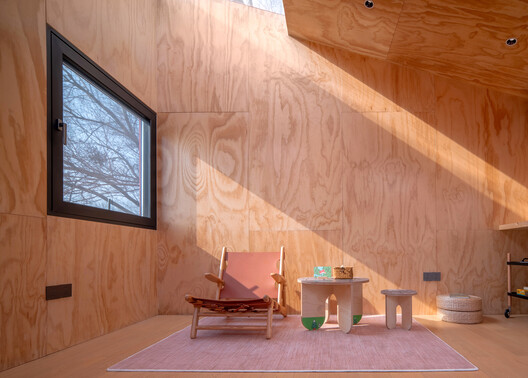 Red Bridge Cabin / Wiki World + Advanced Architecture Lab - Interior Photography, Wood