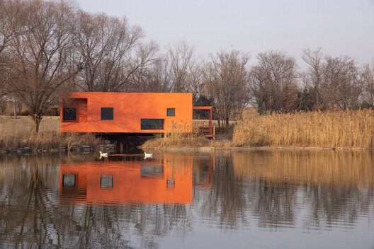 Red Bridge Cabin / Wiki World + Advanced Architecture Lab - Exterior Photography, Waterfront