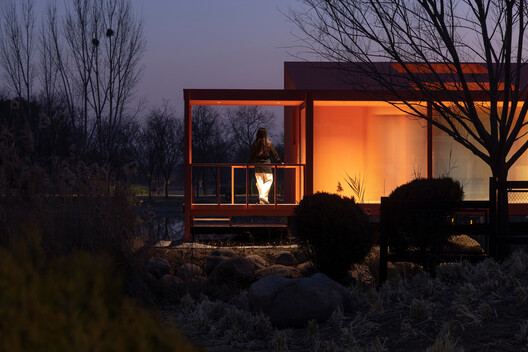Red Bridge Cabin / Wiki World + Advanced Architecture Lab - Exterior Photography