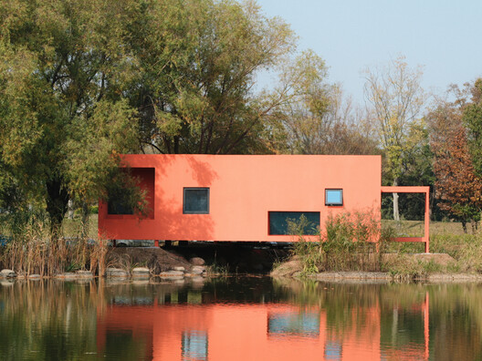 Red Bridge Cabin / Wiki World + Advanced Architecture Lab - Exterior Photography