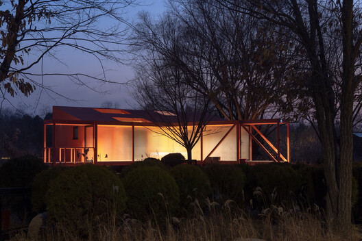 Red Bridge Cabin / Wiki World + Advanced Architecture Lab - Exterior Photography