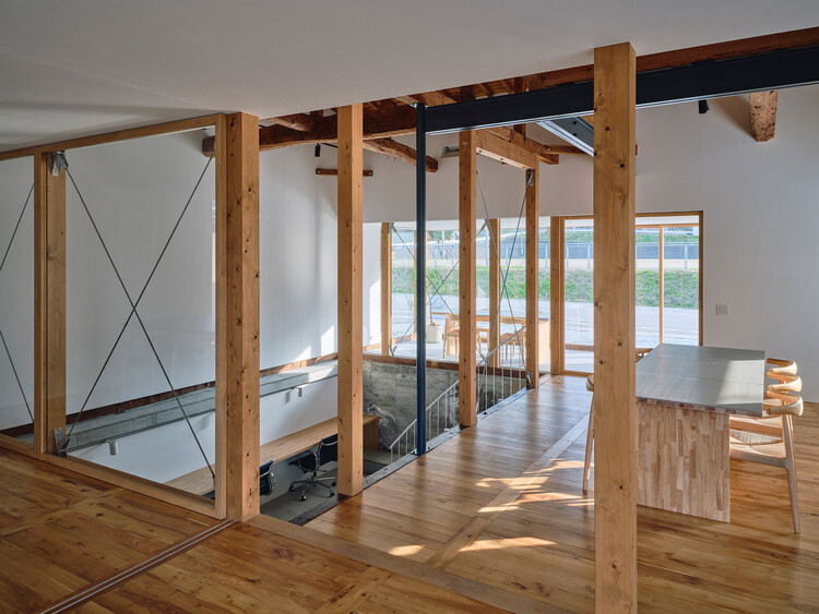 神冈工作室 / Kraft Architects  - 室内图, 木头, 梁, 玻璃