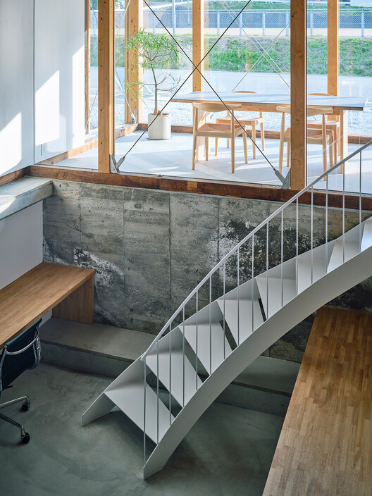 Kamioka Office / Kraft Architects Kamioka Office / Kraft Architects - Interior Photography, Stairs, Wood, Handrail, Glass