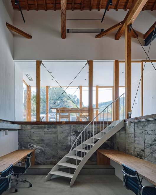 Kamioka Office / Kraft Architects Kamioka Office / Kraft Architects - Interior Photography, Stairs, Wood, Beam, Handrail, Glass