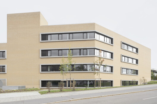 Georg Kerschensteiner Vocational School - Exterior Photography, Concrete