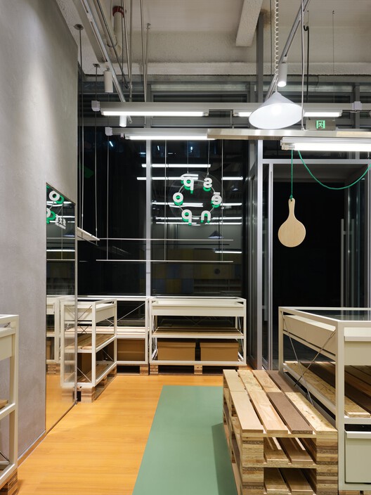 Senpop / amass - Interior Photography, Kitchen, Lighting, Shelving, Glass