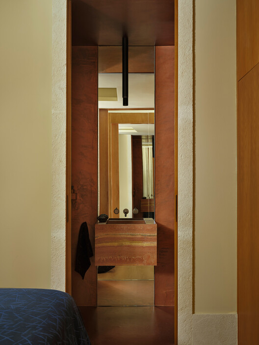 House in Penumbra / Teleno Studio - Image 3 of 12