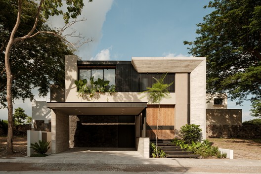 Casa Meyra / Di Frenna Arquitectos