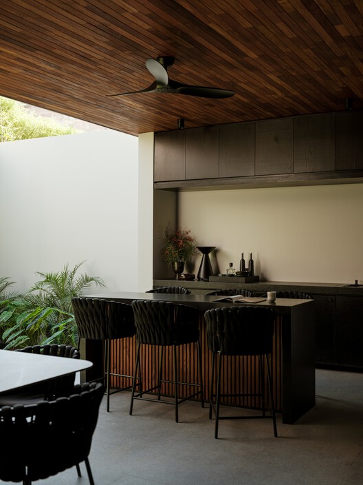 Casa Meyra / Di Frenna Arquitectos - Fotografia de Interiores, Madeira, Mesa, Iluminação, Cadeira