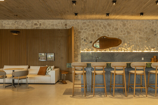 Lakeside Farms Coqueiros Beach / Estúdio Vinicius Macêdo + Novais Arquitetura - Interior Photography, Wood, Lighting, Table, Chair