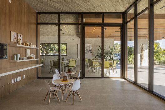 Lakeside Farms Coqueiros Beach / Estúdio Vinicius Macêdo + Novais Arquitetura - Interior Photography, Dining room, Wood, Chair