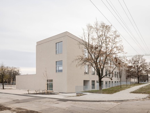 Extension of a Primary School - New School Pavilion and Multipurpose Hall / Bakyta architekti - Exterior Photography