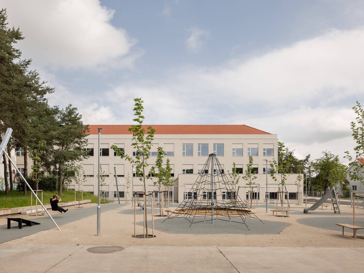 Extension of a Primary School - New School Pavilion and Multipurpose Hall / Bakyta architekti - Exterior Photography, Extension