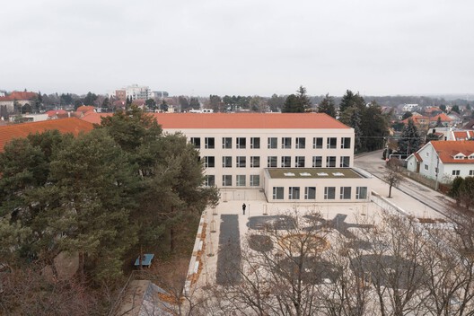 Extension of a Primary School - New School Pavilion and Multipurpose Hall / Bakyta architekti - Exterior Photography