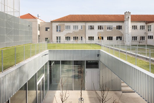 Extension of a Primary School - New School Pavilion and Multipurpose Hall / Bakyta architekti - Exterior Photography, Courtyard