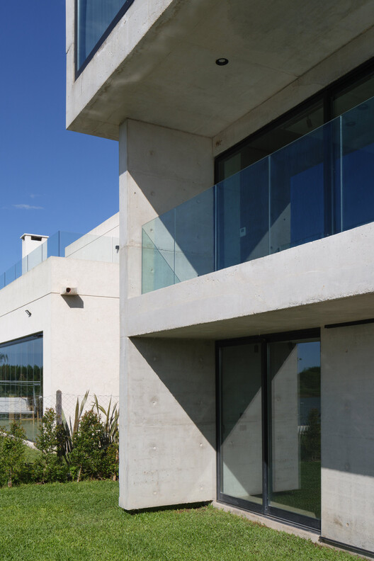 Ferraro House / Estudio Galera + Oficina Correa - Exterior Photography, Concrete, Balcony