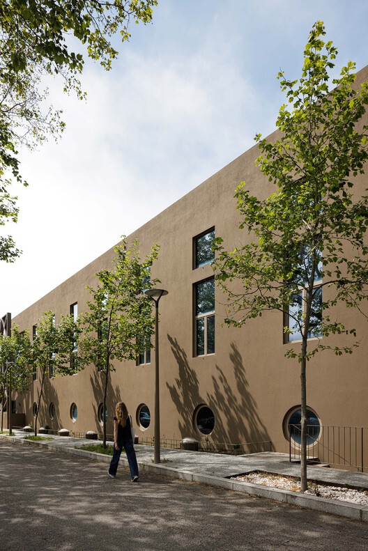 Farmers' Assembly / Lousinha Arquitectos - Exterior Photography, Concrete, Courtyard