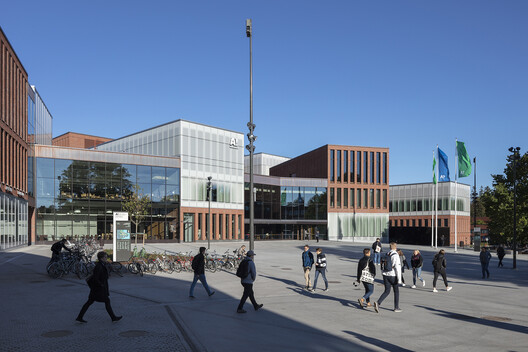 Discover the Top Universities for Architecture and the Built Environment in 2026, According to QS Rankings - Image 8 of 9