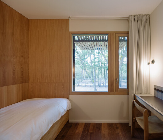 Mennorode Hotel and Conference Center - Phase I. / Namelok - Interior Photography, Bedroom, Wood, Bed