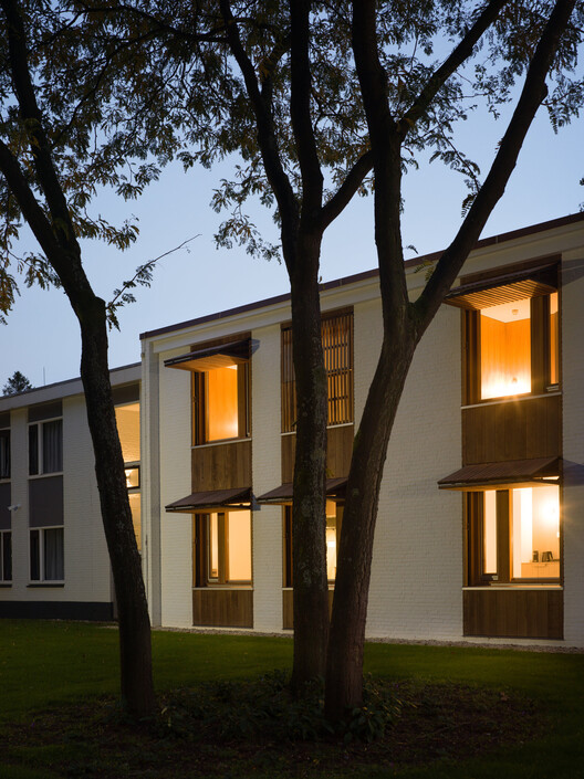 Mennorode Hotel and Conference Center - Phase I. / Namelok - Exterior Photography, Wood, Courtyard