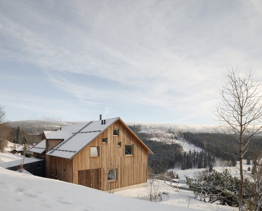 Cabin Above the Valley / System Recovery Architects - Exterior Photography, Wood