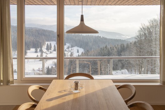 Cabin Above the Valley / System Recovery Architects - Interior Photography, Kitchen, Wood, Chair, Glass
