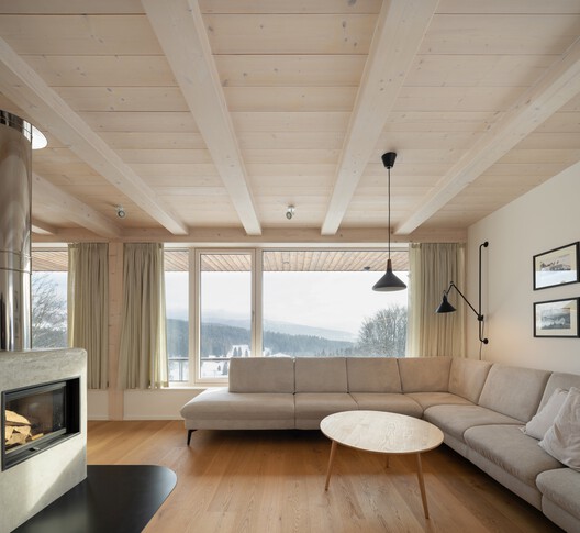 Cabin Above the Valley / System Recovery Architects - Interior Photography, Living Room, Wood, Beam, Chair