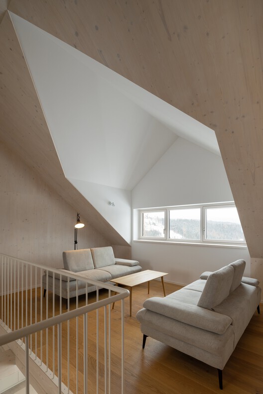 Cabin Above the Valley / System Recovery Architects - Interior Photography, Living Room, Wood