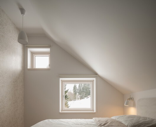 Cabin Above the Valley / System Recovery Architects - Interior Photography, Bedroom, Wood, Lighting