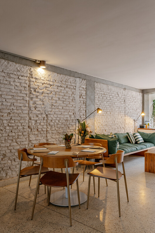 Salvi Café & Kitchen / Felipe Coimbra Salvi Café & Kitchen / Felipe Coimbra - Interior Photography, Dining room, Wood, Table, Chair, Lighting