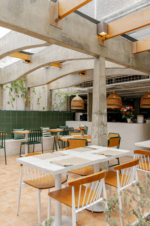 Salvi Café & Kitchen / Felipe Coimbra Salvi Café & Kitchen / Felipe Coimbra - Interior Photography, Dining room, Wood, Table, Chair