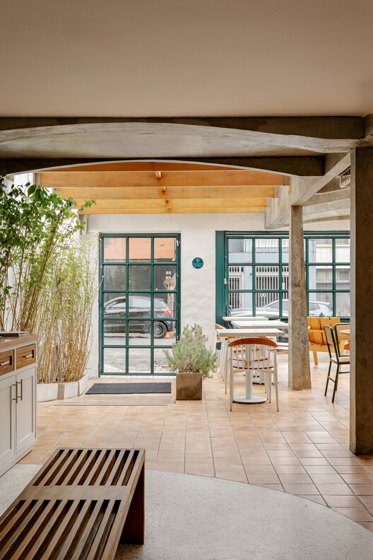 Salvi Café & Kitchen / Felipe Coimbra Salvi Café & Kitchen / Felipe Coimbra - Interior Photography, Wood, Table, Chair