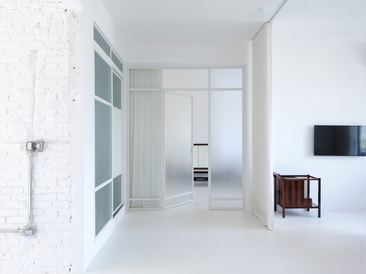 CB's Apartment / Julia Peres.Co Arquitetura CB's Apartment / Julia Peres.Co Arquitetura - Interior Photography, Door, Glass
