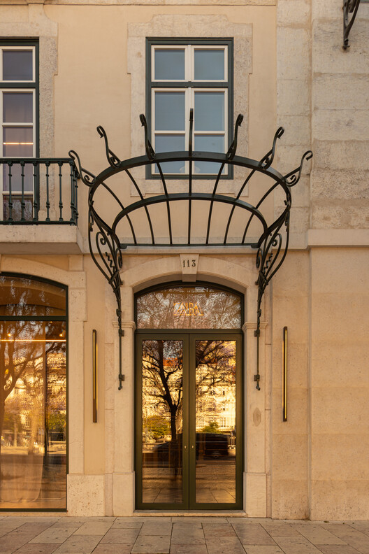 Zara Store at Rossio / Contacto Atlântico - Interior Photography, Lighting, Arch, Glass, Balcony, Handrail