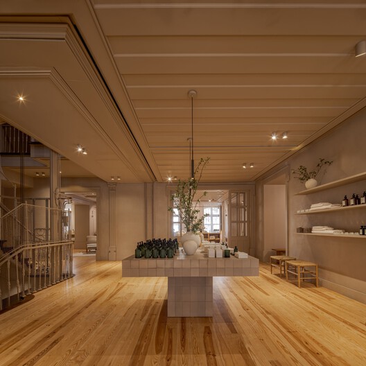 Zara Store at Rossio / Contacto Atlântico - Interior Photography, Kitchen, Wood, Lighting