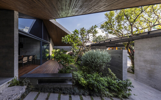 V House  / 23o5Studio - Image 18 of 34