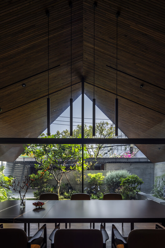 V House  / 23o5Studio - Image 15 of 34