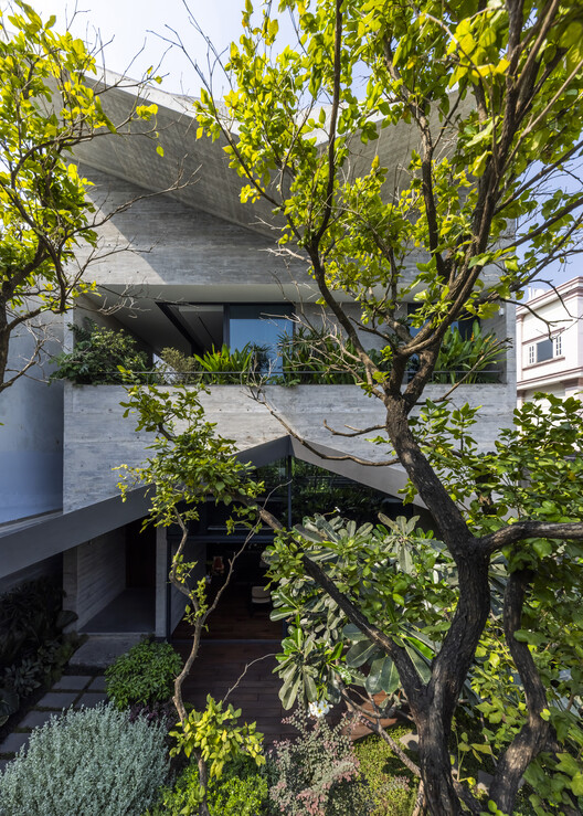 V House  / 23o5Studio - Image 9 of 34