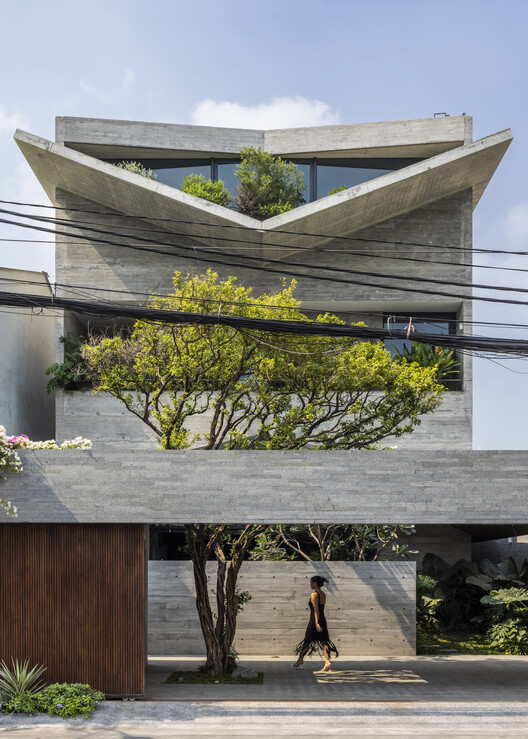 V House  / 23o5Studio - Image 7 of 34