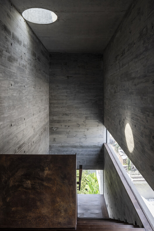 V House  / 23o5Studio - Image 21 of 34