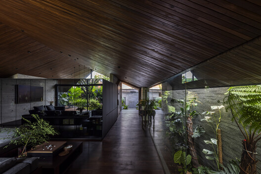 V House  / 23o5Studio - Image 4 of 34