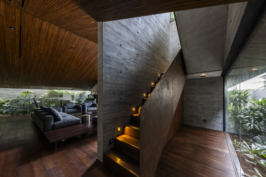 V House  / 23o5Studio - Image 14 of 34