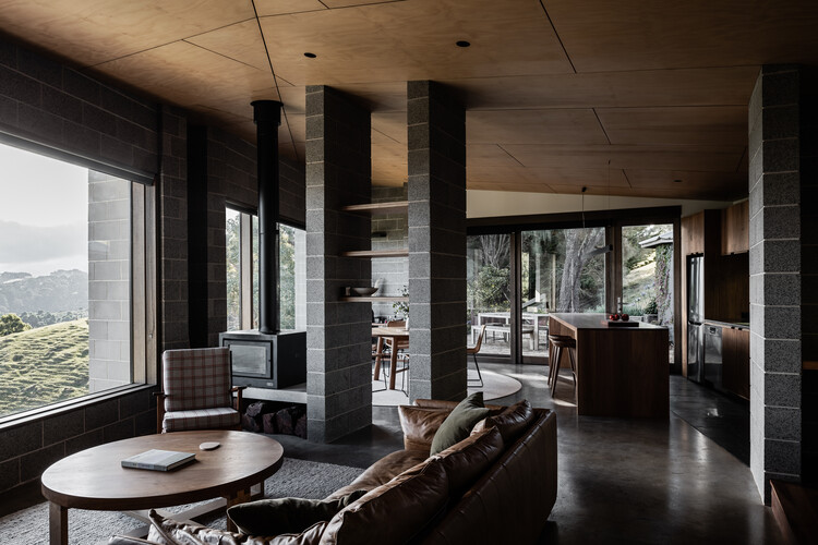 Wings Way House / MRTN Architects - Image 2 of 31