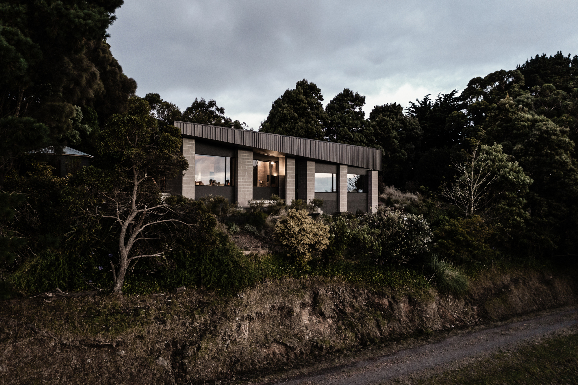 Wings Way House / MRTN Architects | ArchDaily