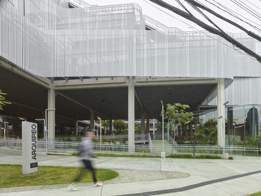 (no publicar) Campus WPP / Estudio Gustavo Utrabo (no publicar) Campus WPP / Estudio Gustavo Utrabo - Fotografía exterior, Vidrio, Fijación Vigas