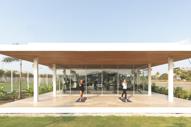 Polideportivo Mocolí / Estudio URLO - Fotografía de exteriores